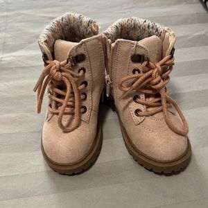 Boots for sale size 6